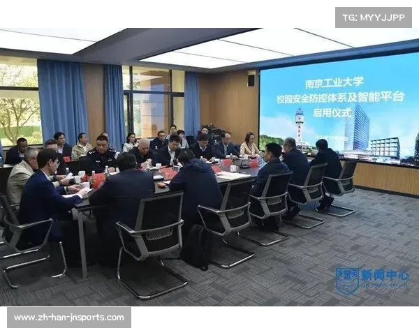 暴雨致大连梭鱼湾顶棚漏水 应急方案成功启用确保比赛顺利进行 暴雨致大连梭鱼湾顶棚漏水 应急方案成功启用确保比赛顺利进行